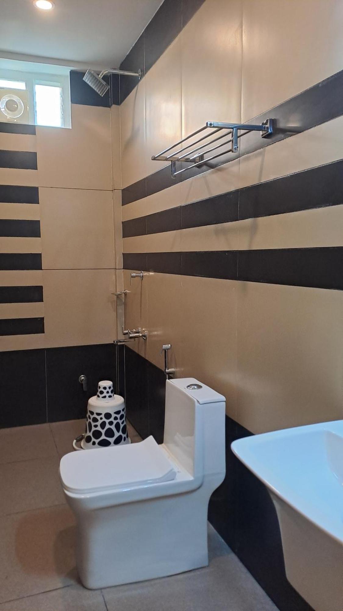 Capital Square Aparthotel Erattupetta Bagian luar foto